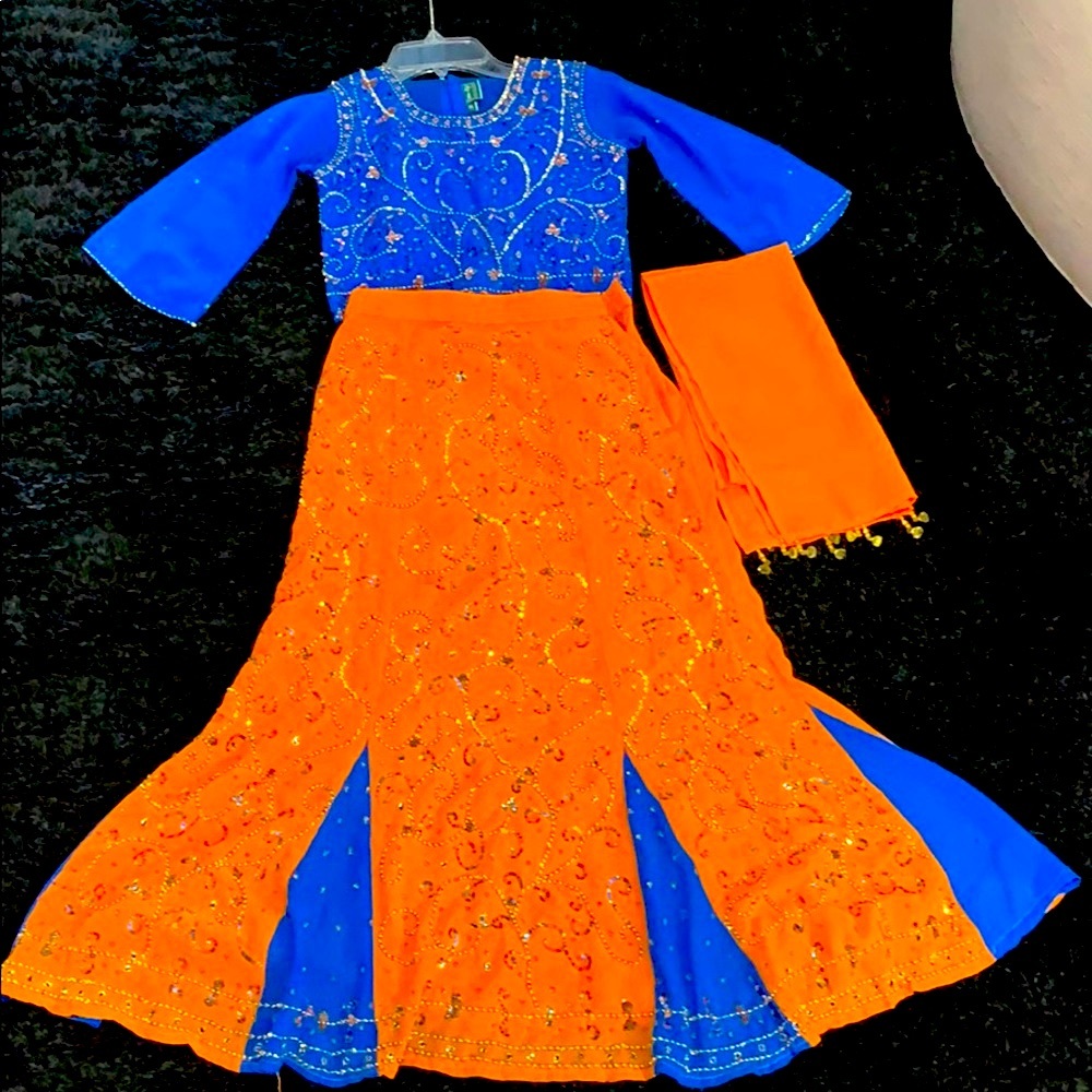 Girls Indian lehnga(skirt) choli(top) with scarf
